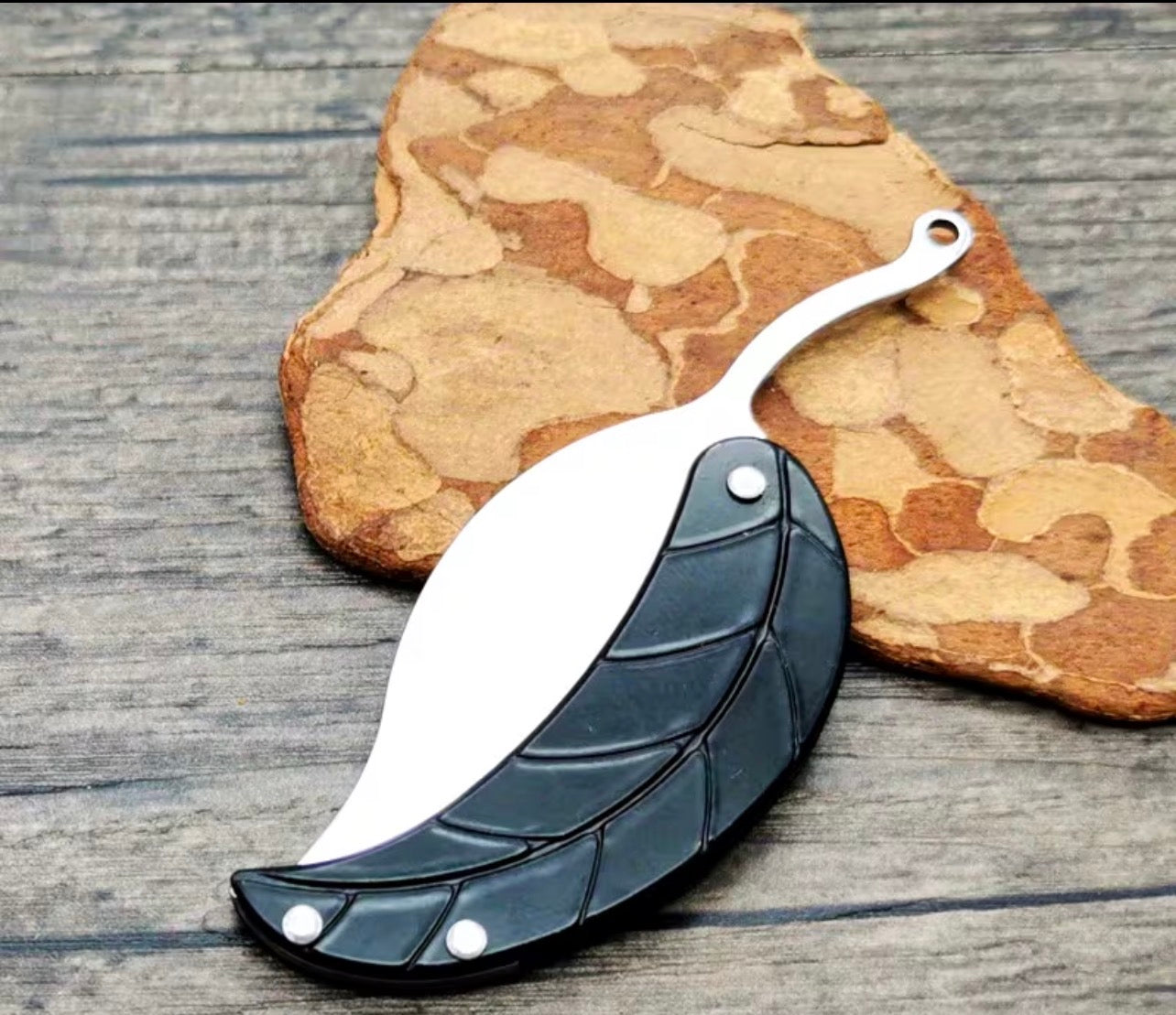 Knife Leaf Keychain